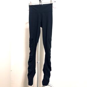 Fabletics “Cashel Foldover PureLuxe Legging” in size XS. Only worn twice.